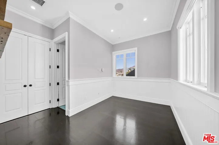 17819 Castellammare Drive, Pacific Palisades, California 90272