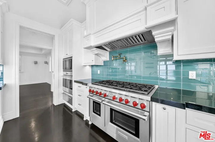 17819 Castellammare Drive, Pacific Palisades, California 90272