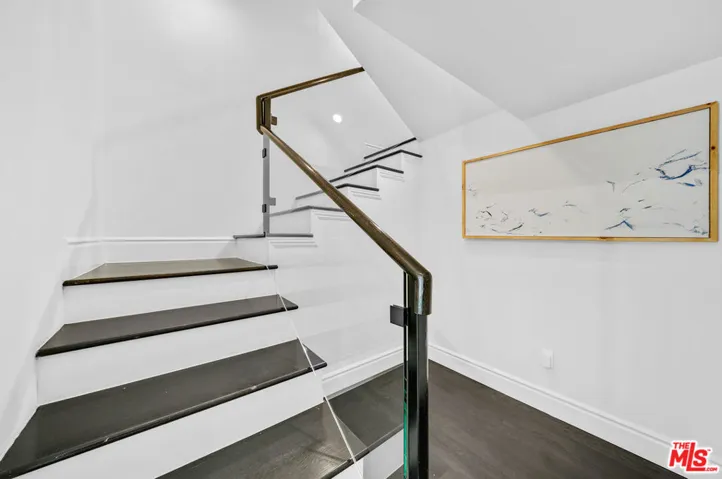 17819 Castellammare Drive, Pacific Palisades, California 90272