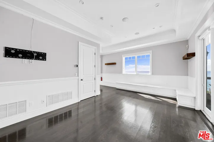 17819 Castellammare Drive, Pacific Palisades, California 90272