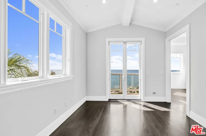 17819 Castellammare Drive, Pacific Palisades, California 90272