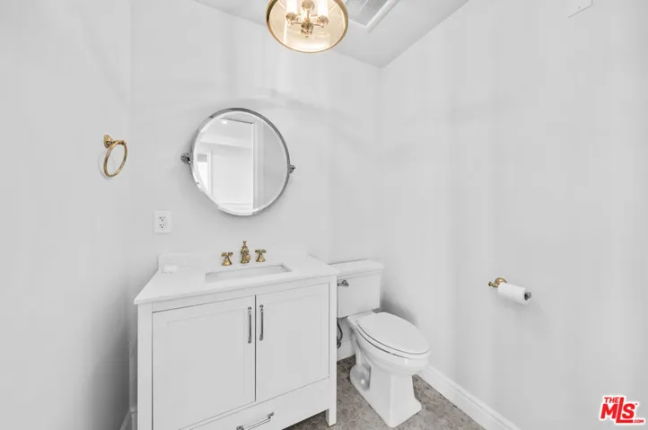 17819 Castellammare Drive, Pacific Palisades, California 90272