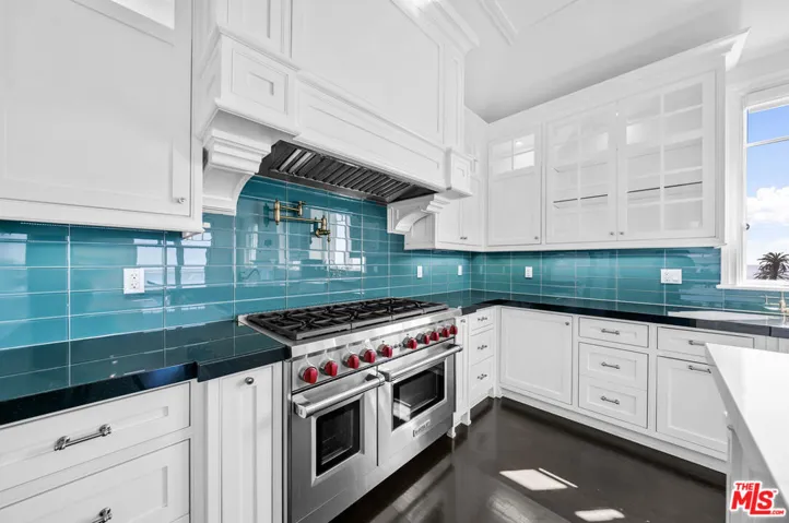 17819 Castellammare Drive, Pacific Palisades, California 90272