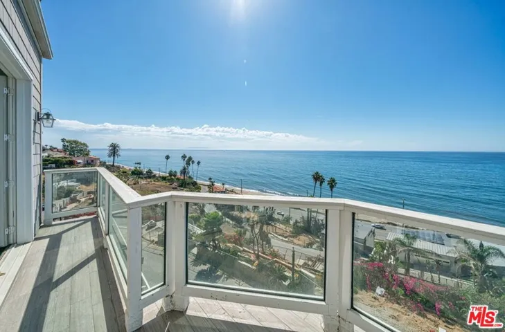 17819 Castellammare Drive, Pacific Palisades, California 90272
