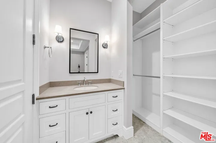 17819 Castellammare Drive, Pacific Palisades, California 90272