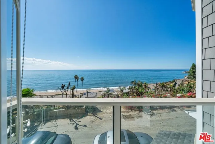 17819 Castellammare Drive, Pacific Palisades, California 90272