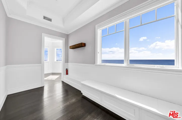 17819 Castellammare Drive, Pacific Palisades, California 90272