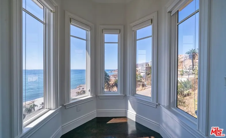 17819 Castellammare Drive, Pacific Palisades, California 90272