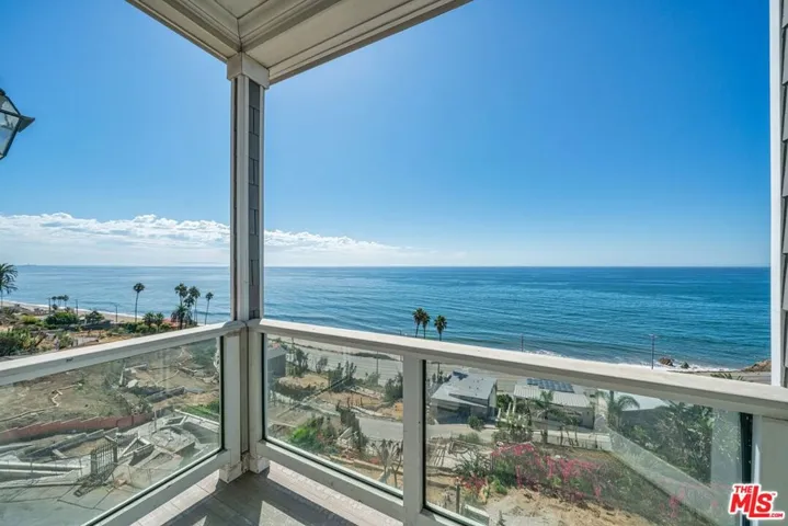 17819 Castellammare Drive, Pacific Palisades, California 90272
