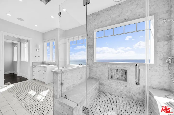17819 Castellammare Drive, Pacific Palisades, California 90272