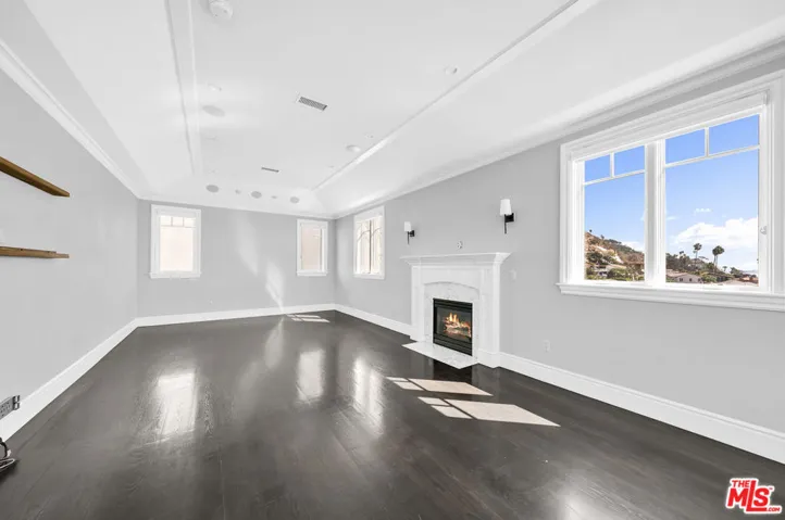 17819 Castellammare Drive, Pacific Palisades, California 90272