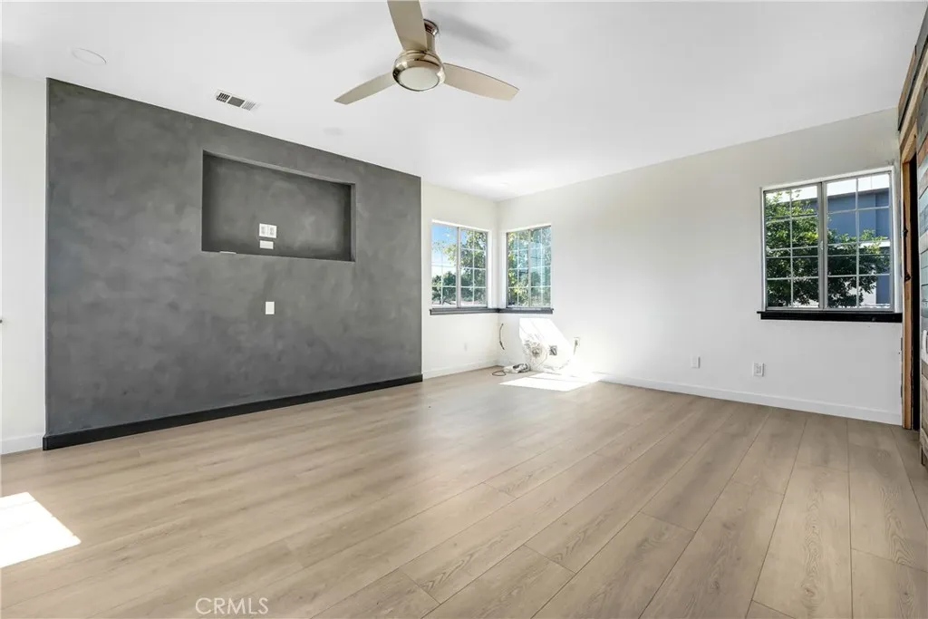 402 E 94th, Los Angeles, California 90003 home-pic-12