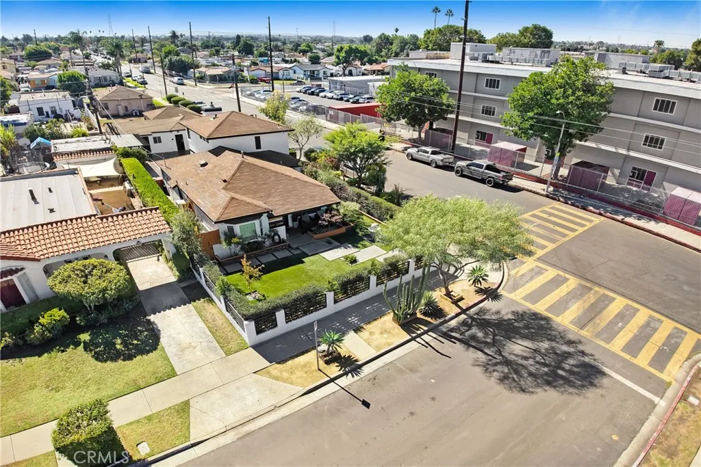 402 E 94th, Los Angeles, California 90003 home-pic-2