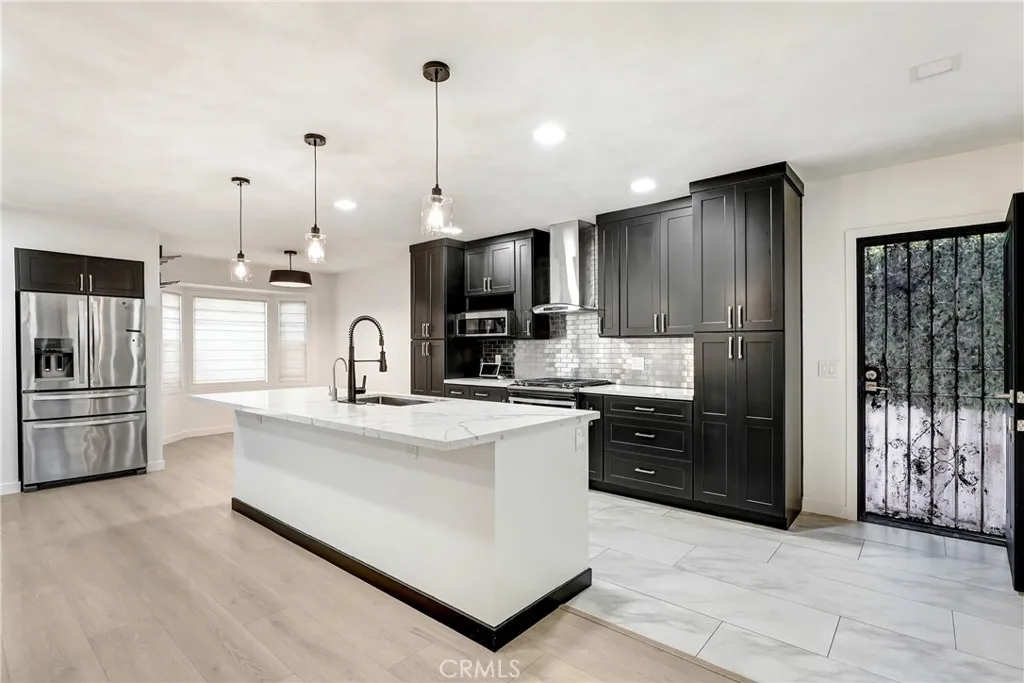 402 E 94th, Los Angeles, California 90003 home-pic-6
