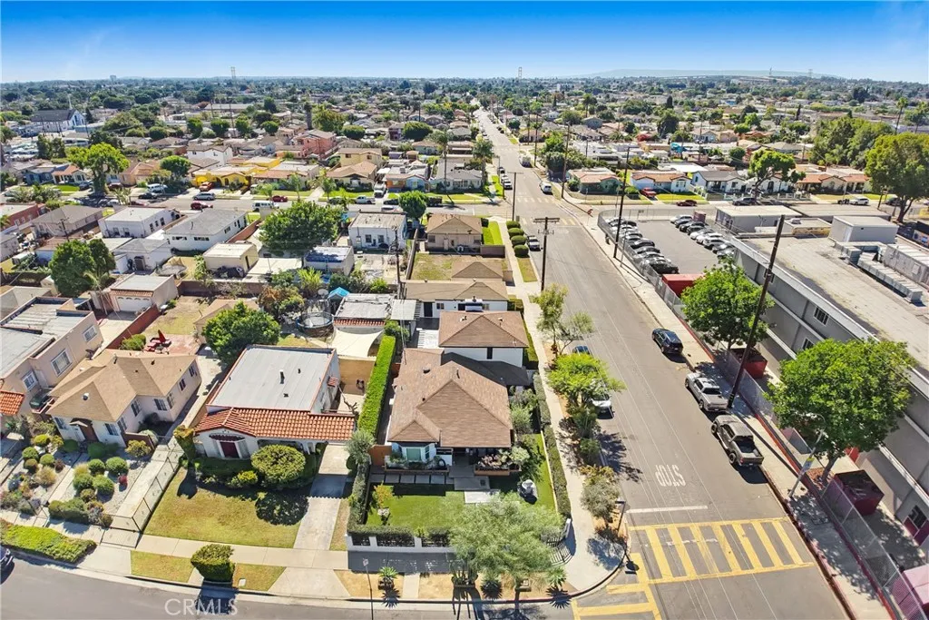 402 E 94th, Los Angeles, California 90003 home-pic-3