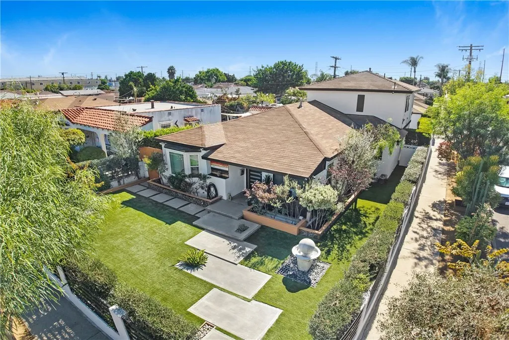 402 E 94th, Los Angeles, California 90003 home-pic-1