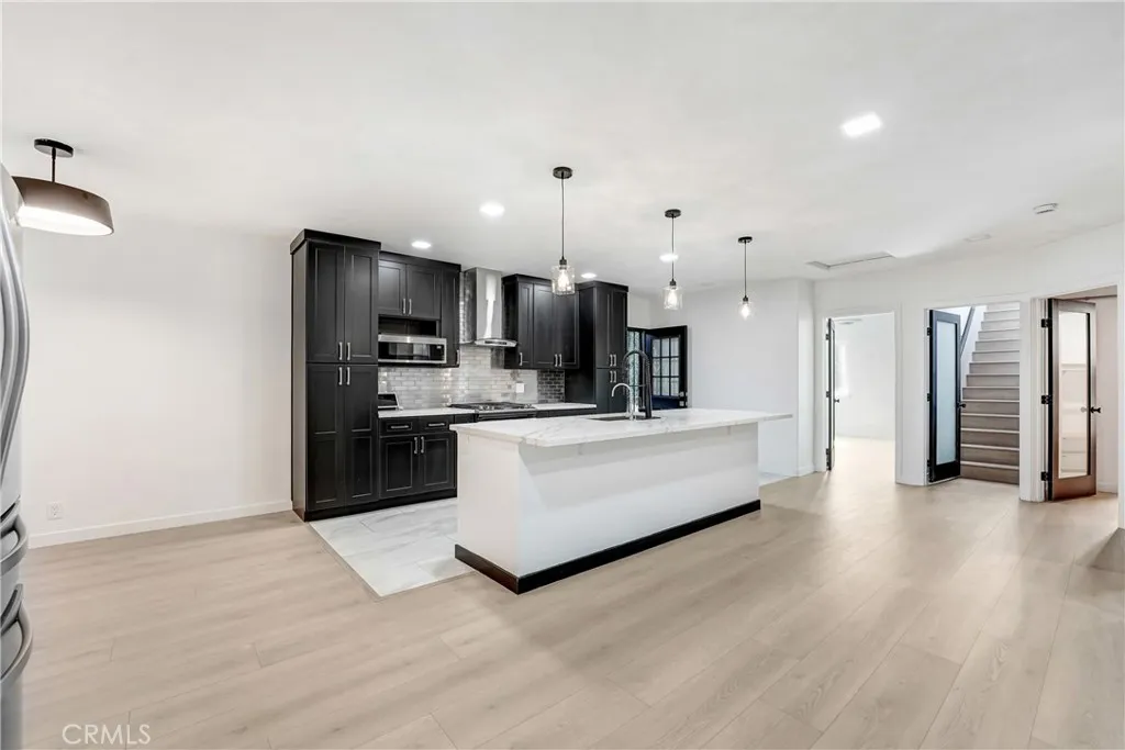 402 E 94th, Los Angeles, California 90003 home-pic-5