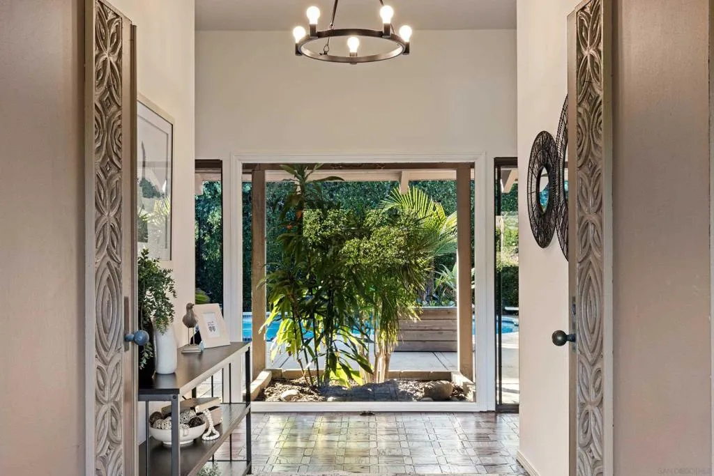 , La Jolla, California 92037 home-pic-11