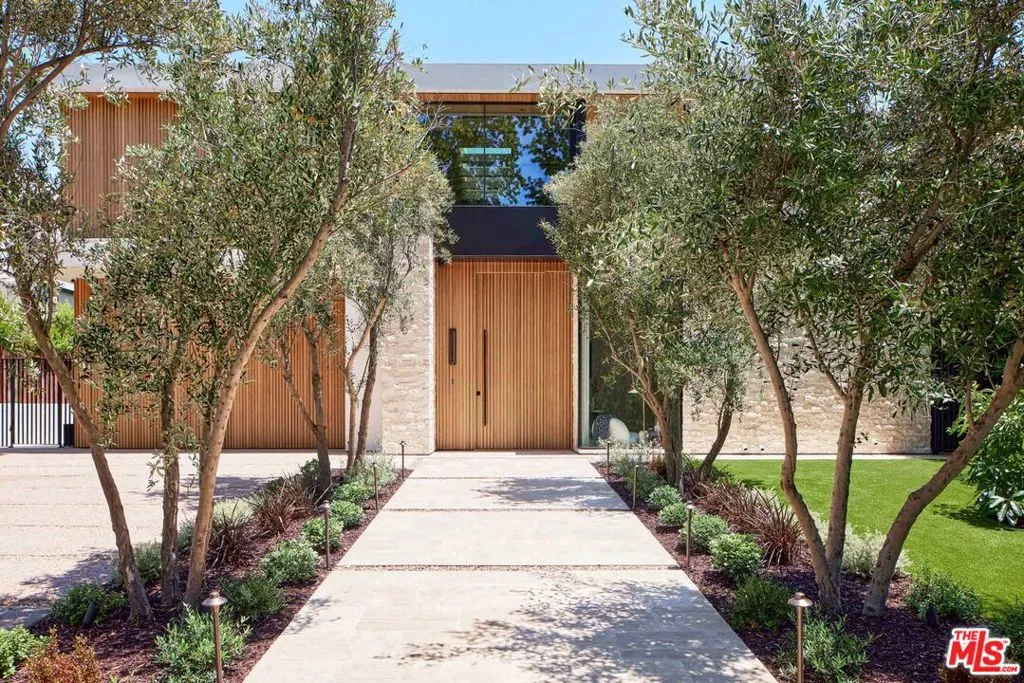 740 Warner Avenue, Los Angeles, California 90024 home-pic-1