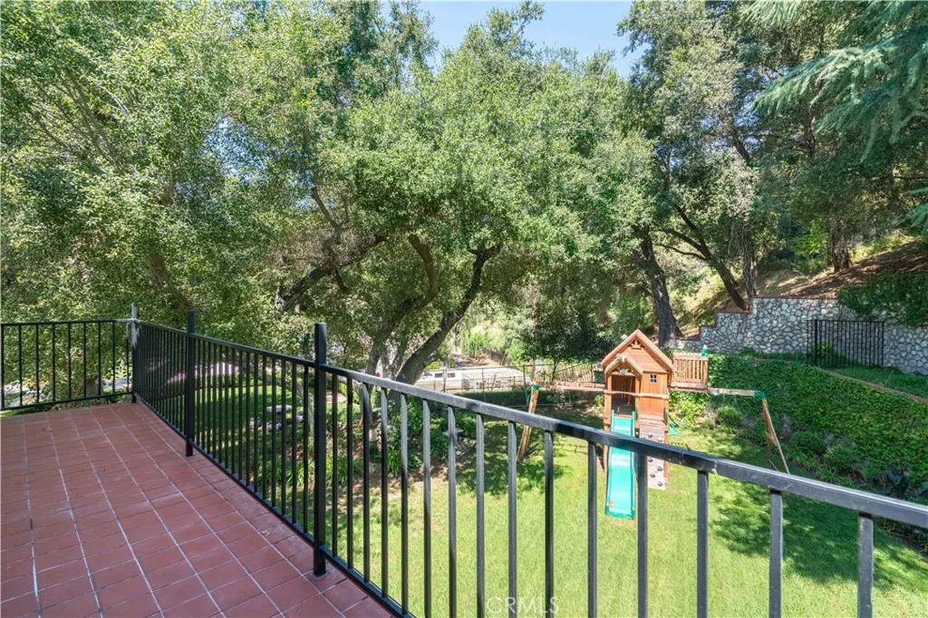 375 Berkshire Avenue, La Canada Flintridge, California 91011 home-pic-64
