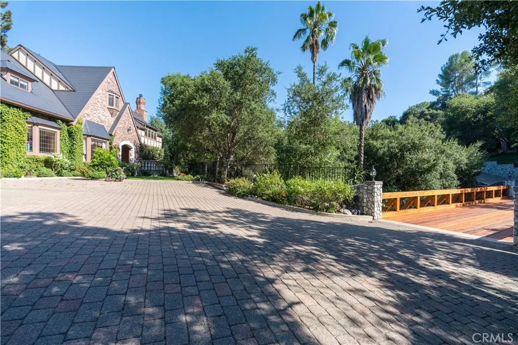 375 Berkshire Avenue, La Canada Flintridge, California 91011 home-pic-2