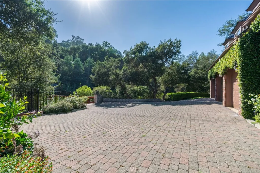 375 Berkshire Avenue, La Canada Flintridge, California 91011 home-pic-63