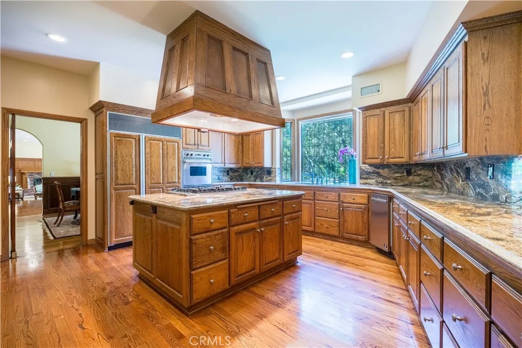 375 Berkshire Avenue, La Canada Flintridge, California 91011 home-pic-17