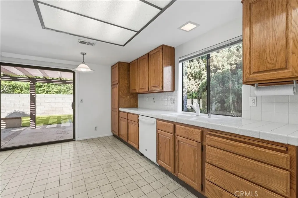 2709 Orange Avenue, Torrance, California 90501 home-pic-12