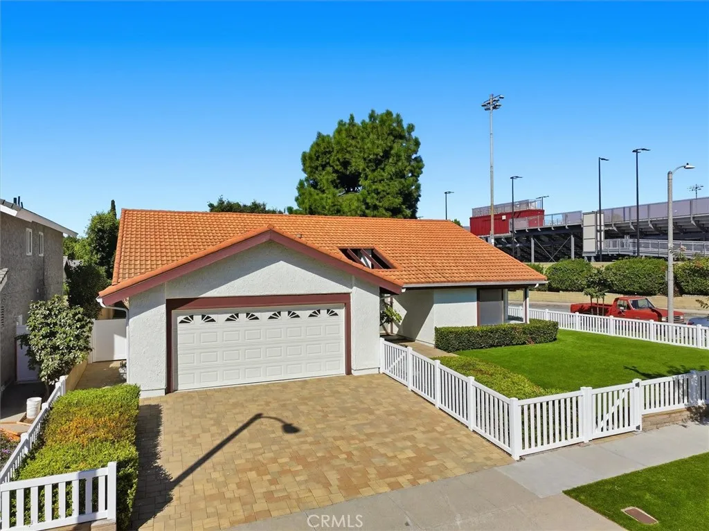 2709 Orange Avenue, Torrance, California 90501 home-pic-2