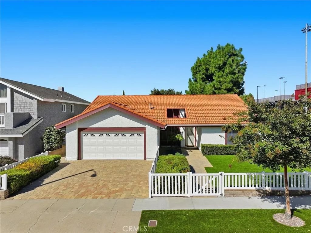 2709 Orange Avenue, Torrance, California 90501 home-pic-1