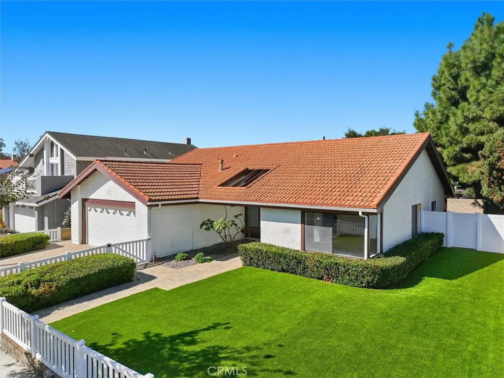 2709 Orange Avenue, Torrance, California 90501 home-pic-0