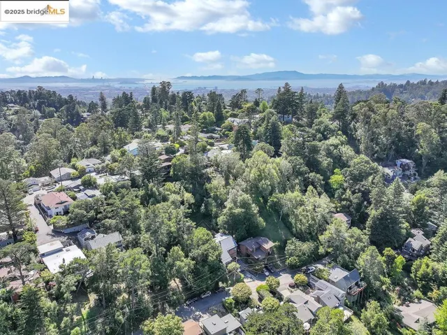 7141 Homewood Dr, Oakland, California 94611