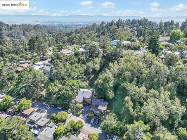 7141 Homewood Dr, Oakland, California 94611