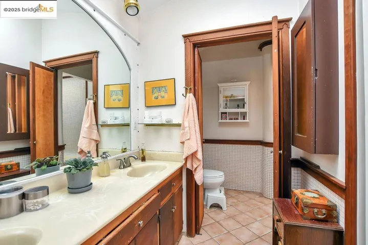 7141 Homewood Dr, Oakland, California 94611