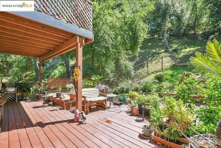 7141 Homewood Dr, Oakland, California 94611