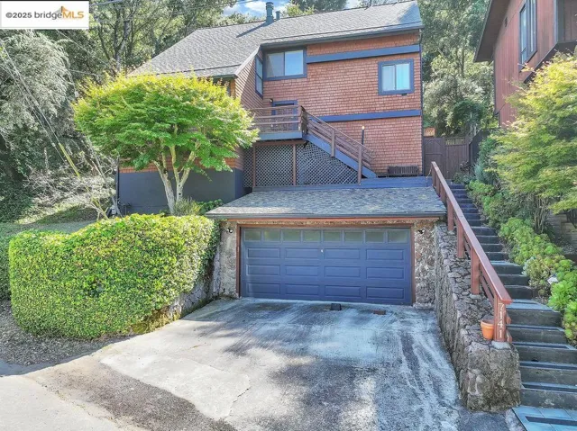 7141 Homewood Dr, Oakland, California 94611