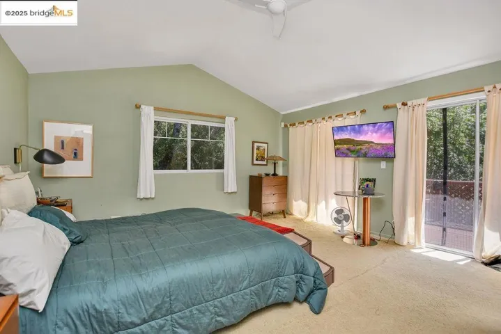 7141 Homewood Dr, Oakland, California 94611
