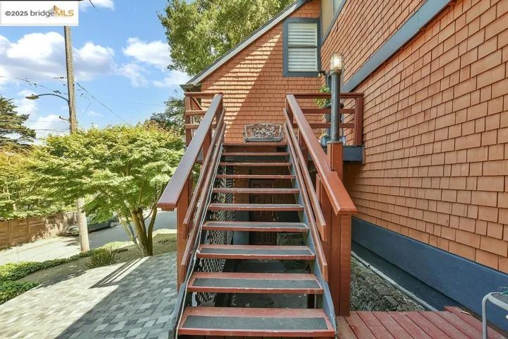 7141 Homewood Dr, Oakland, California 94611