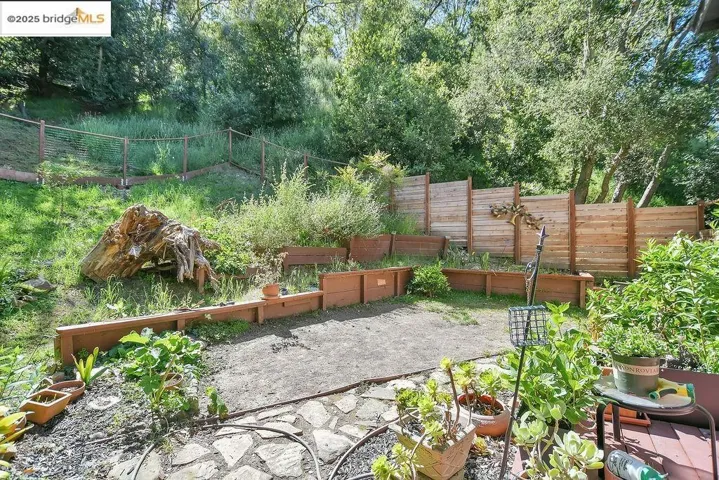 7141 Homewood Dr, Oakland, California 94611