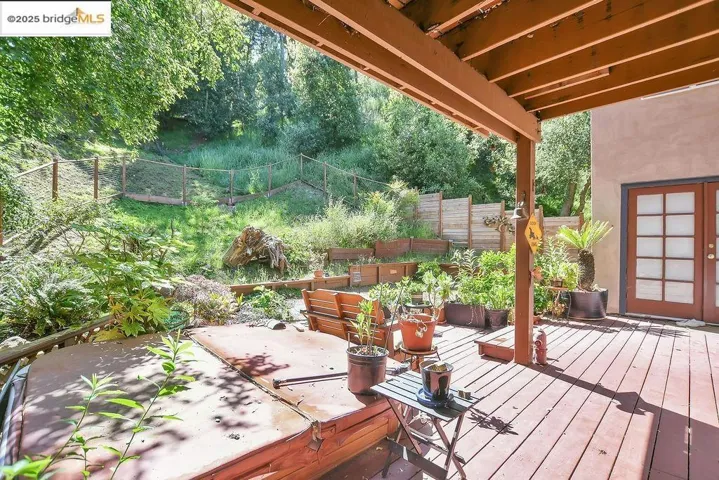 7141 Homewood Dr, Oakland, California 94611