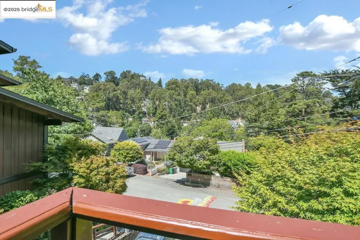 7141 Homewood Dr, Oakland, California 94611