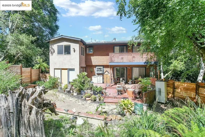 7141 Homewood Dr, Oakland, California 94611