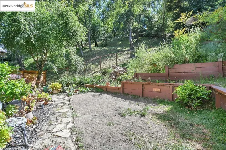 7141 Homewood Dr, Oakland, California 94611