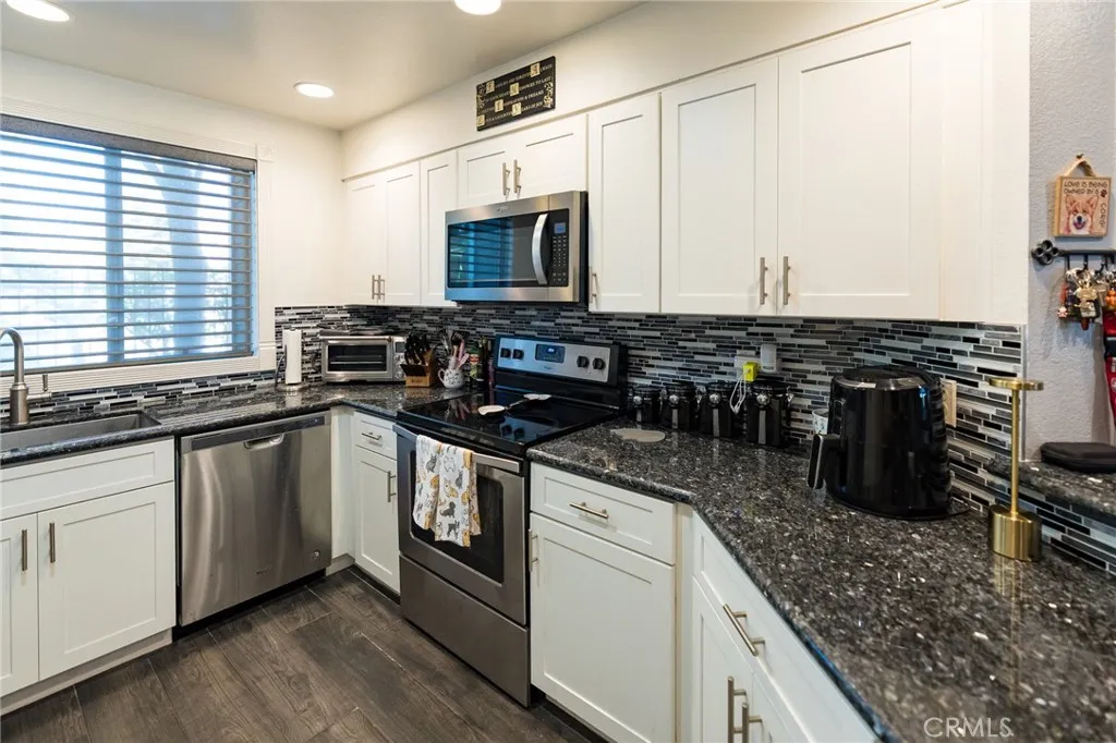 25557 Pine Creek, Wilmington, California 90744 home-pic-1
