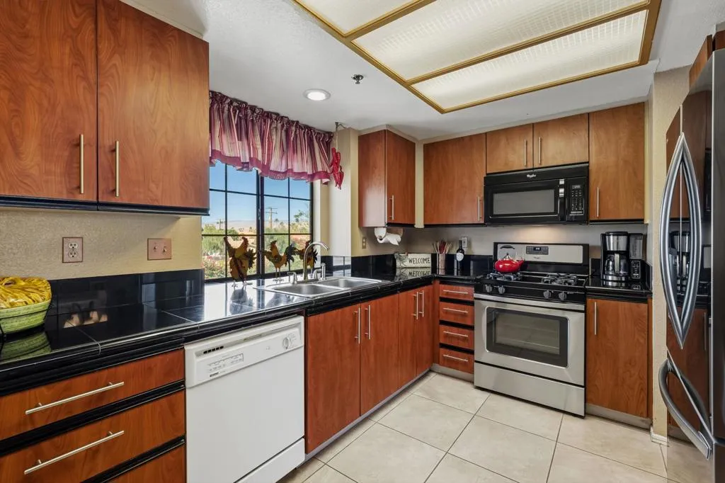 68035 Lakeland Drive, Cathedral City, California 92234 home-pic-3