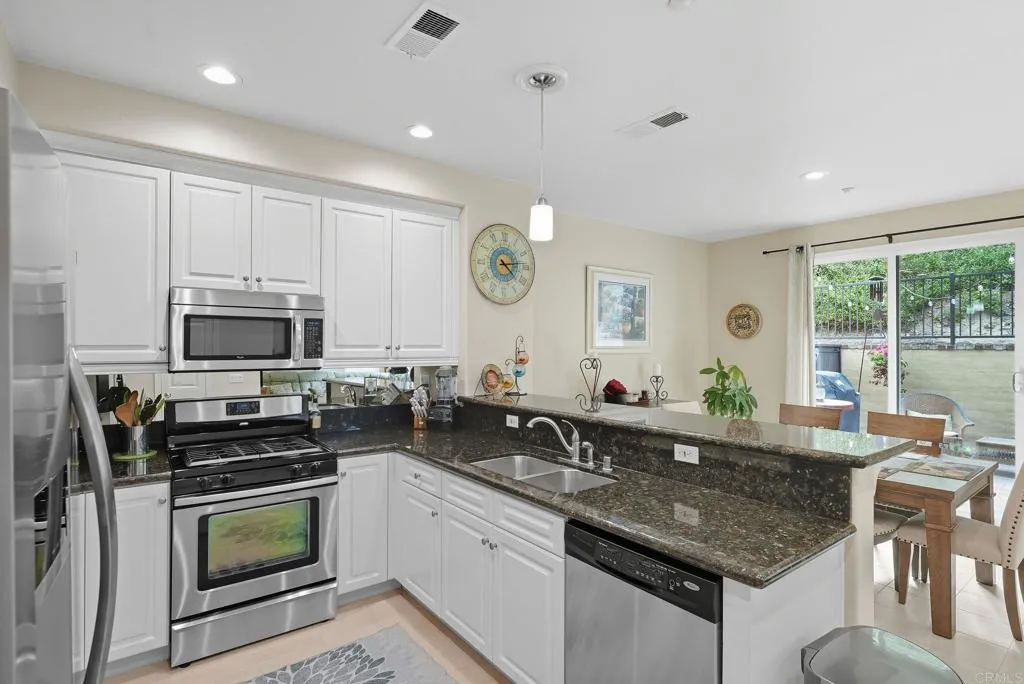 6901 Tourmaline Place, Carlsbad, California 92009 home-pic-20