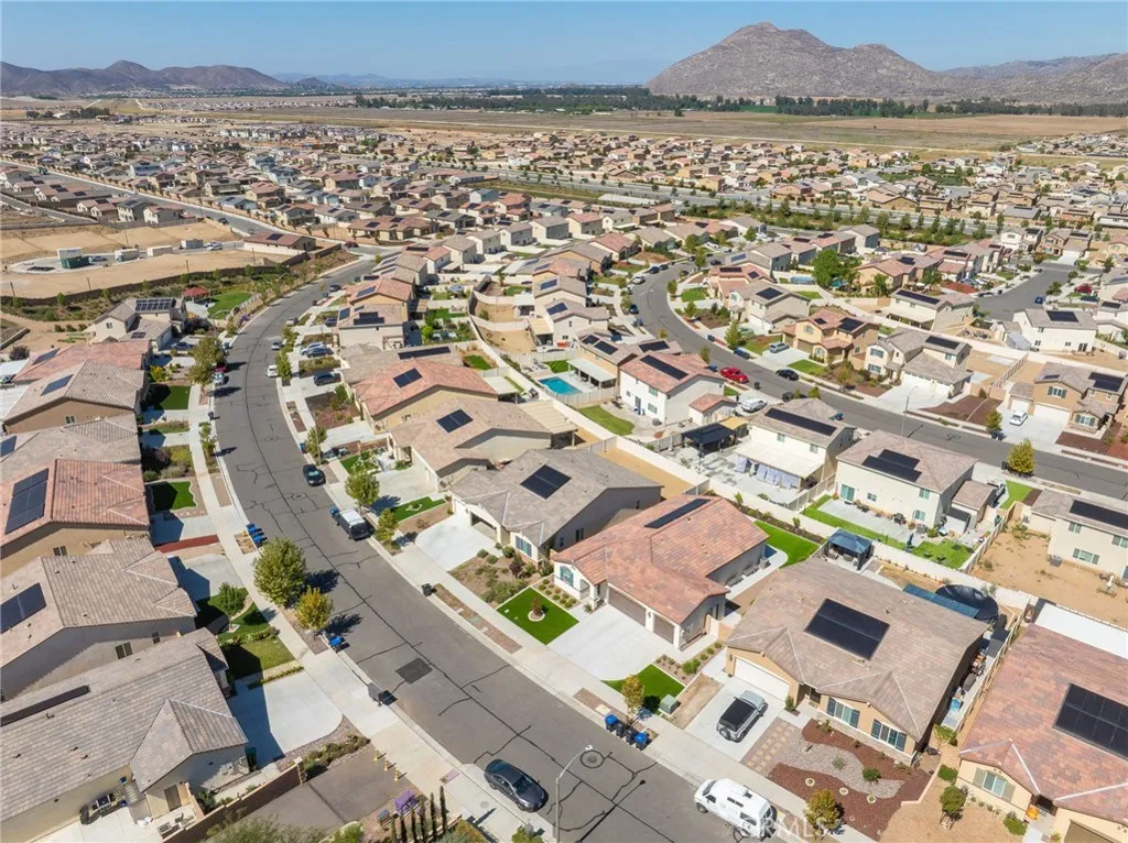 32166 32166 Prairie Crossing, Winchester, California 92596 home-pic-38