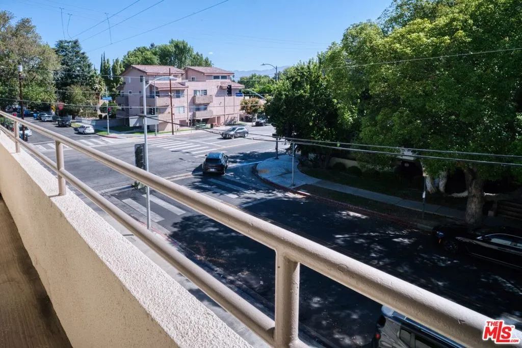 13920 Moorpark Street 201, Sherman Oaks, California 91423 home-pic-8