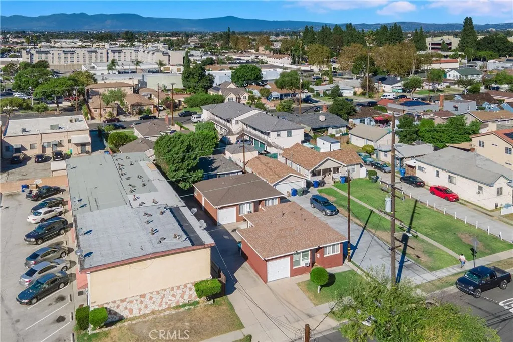 9833 Walnut, Bellflower, California 90706 home-pic-1