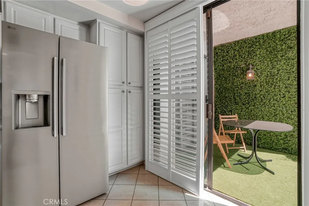 17140 Burbank Boulevard 105, Encino, California 91316 home-pic-7